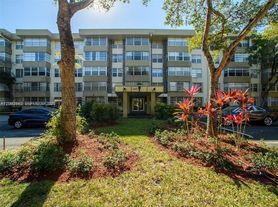 6600 Cypress Rd, Plantation, FL