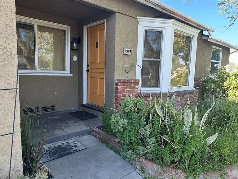 1903 Rosita Ave — Photo 2