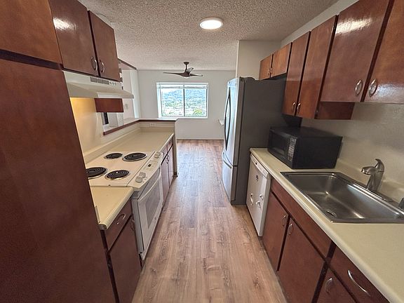5th image of 46-49 Aliianela Pl APT 1713