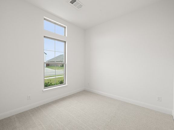 4th image of 128 Trinity St