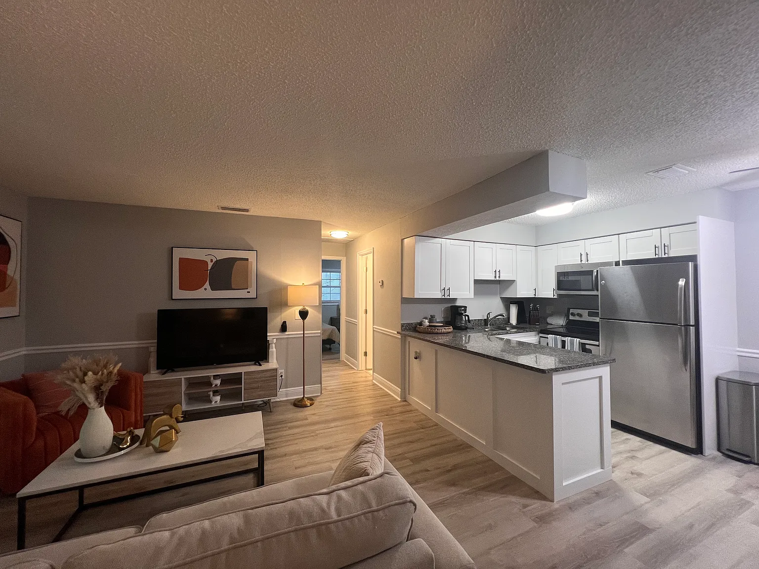 200 S Betty Ln — Photo 2