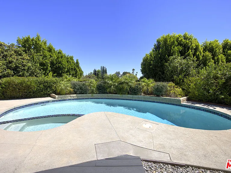 22427 De Kalb Dr — Photo 31