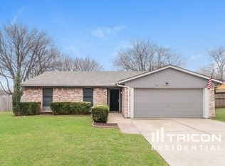704 Circleview Dr, Mansfield, TX 76063
