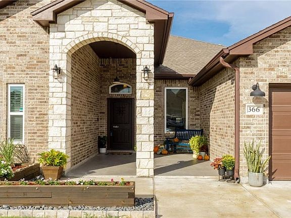 2nd image of 366 Oakdale Dr