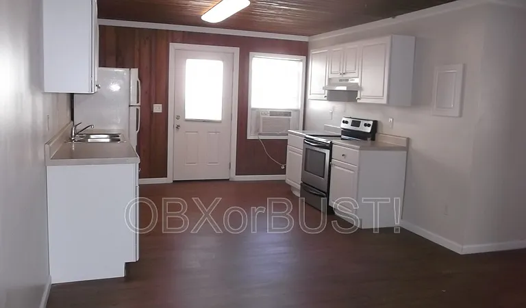 2025 Franklin St #B — Photo 7