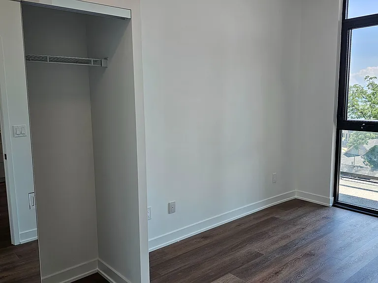 2075 Lakeshore Rd #412 — Photo 12