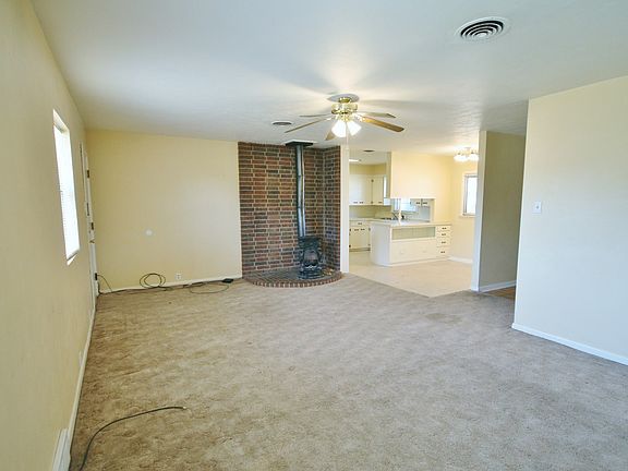 5th image of 2625 Sheldon St