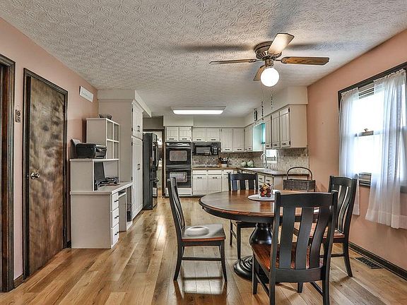 5th image of 2722 Woodgrove Dr