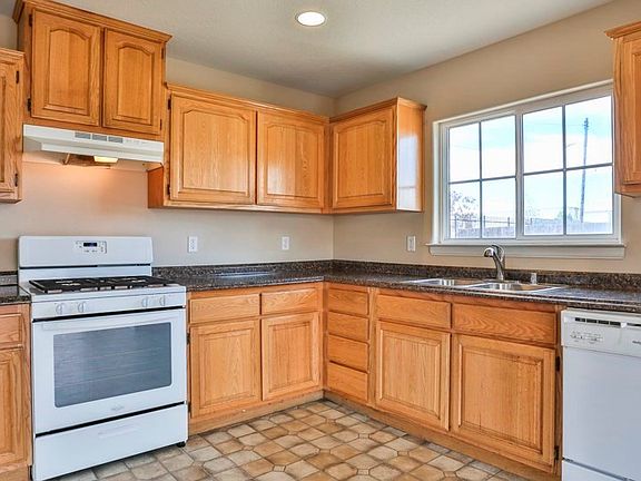 5th image of 9990 Carob Ave