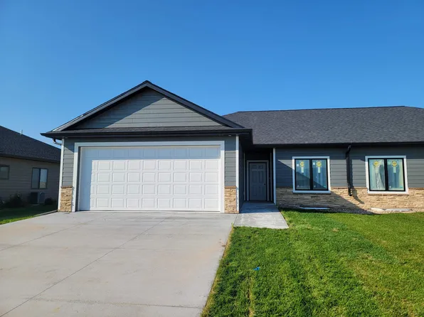 1019 Remington Dr, Kearney, NE 68847