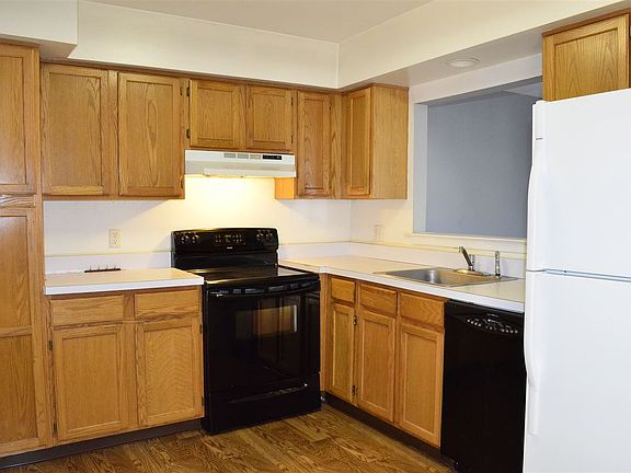 3rd image of 131 Yorktown Blvd #131