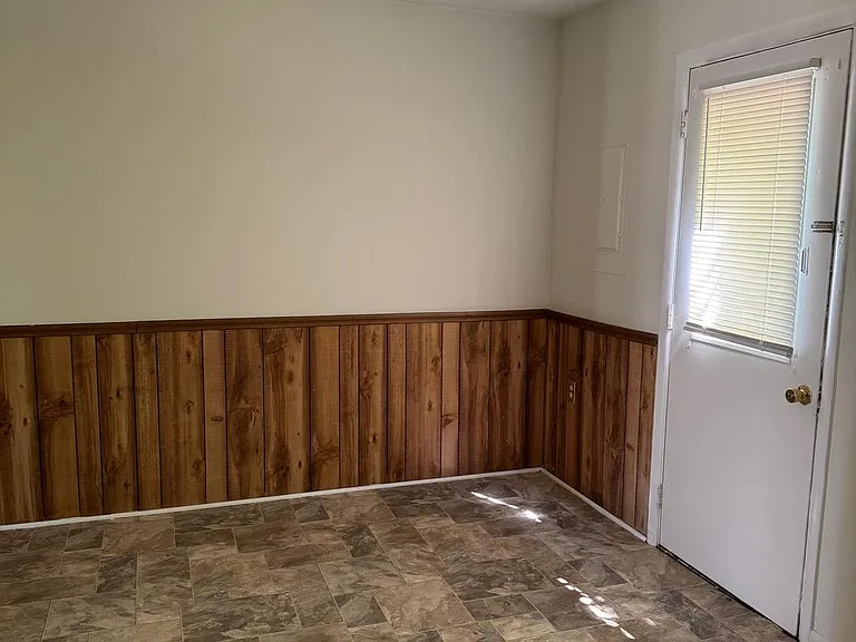 242 Cameron St — Photo 7