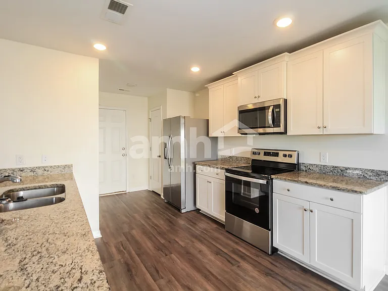 1351 John Swann St — Photo 4