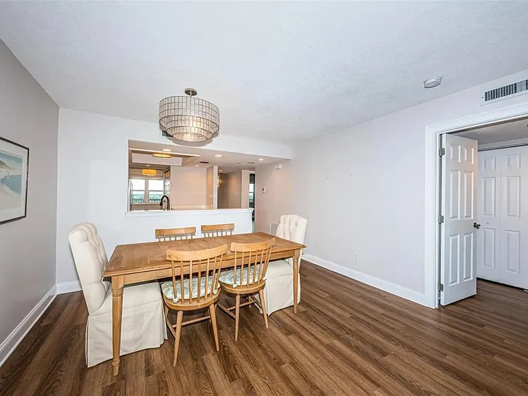 5400 Park St N #Penthouse 10 — Photo 4