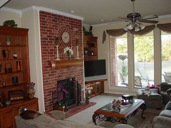 3rd image of 208 S Wyndemere Lakes Dr