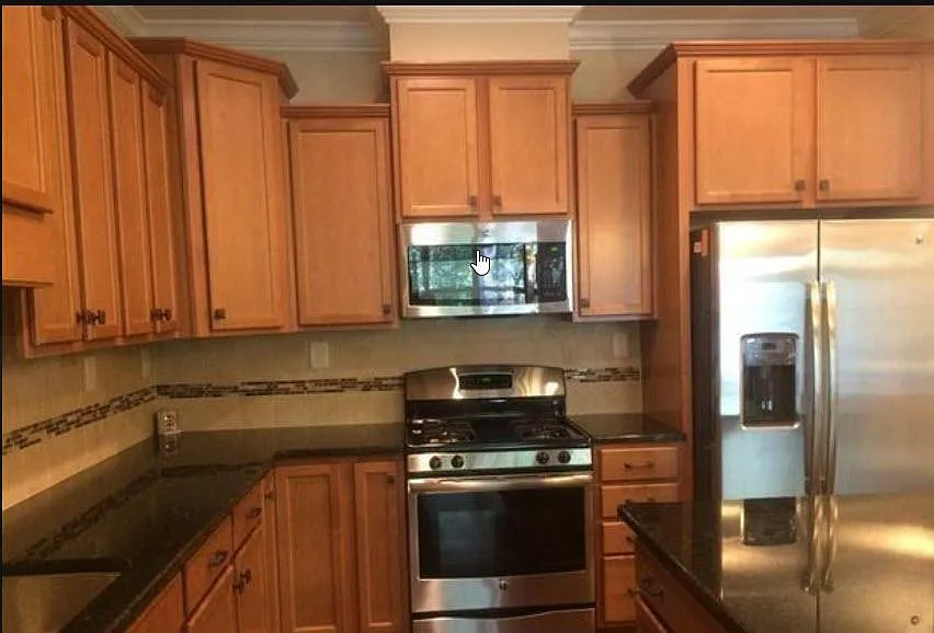 3 bed, 2.5 bath, 2011 sqft, $2,100 — Photo 3
