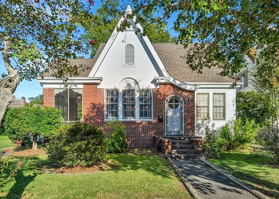1st image of 121 Beverly Dr