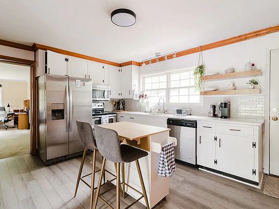5th image of 1700 Van Buren Ave #2