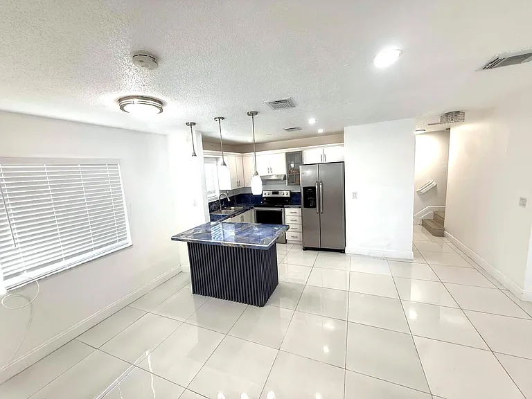 18616 SW 100th Ave — Photo 9