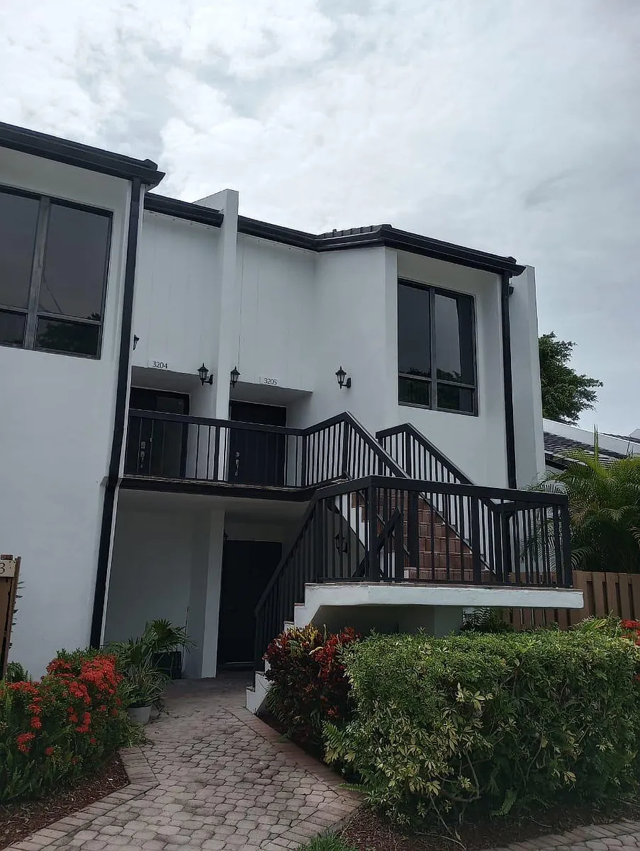 Building Photo - 3205 Bridgewood Dr #3205