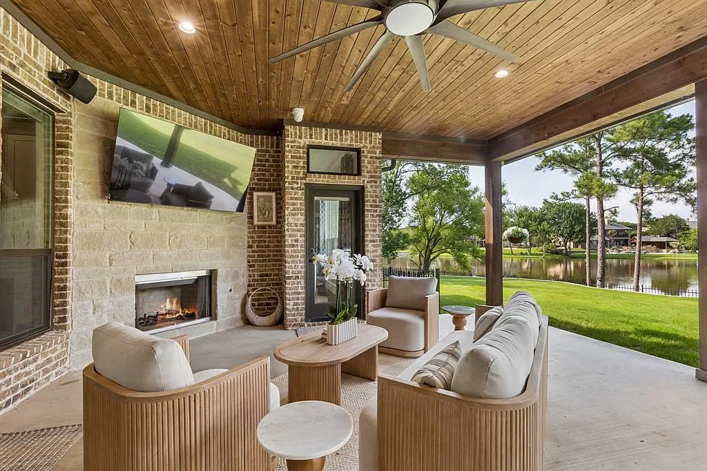6 bed, 7.5 bath, 7120 sqft, $22,000 — Photo 3