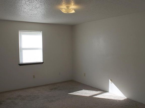 4th image of 2418 W Olrich St