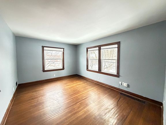 3rd image of 307 Kingston Ave APT D