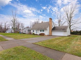 528 Douglas Dr, Bay Village, OH 44140