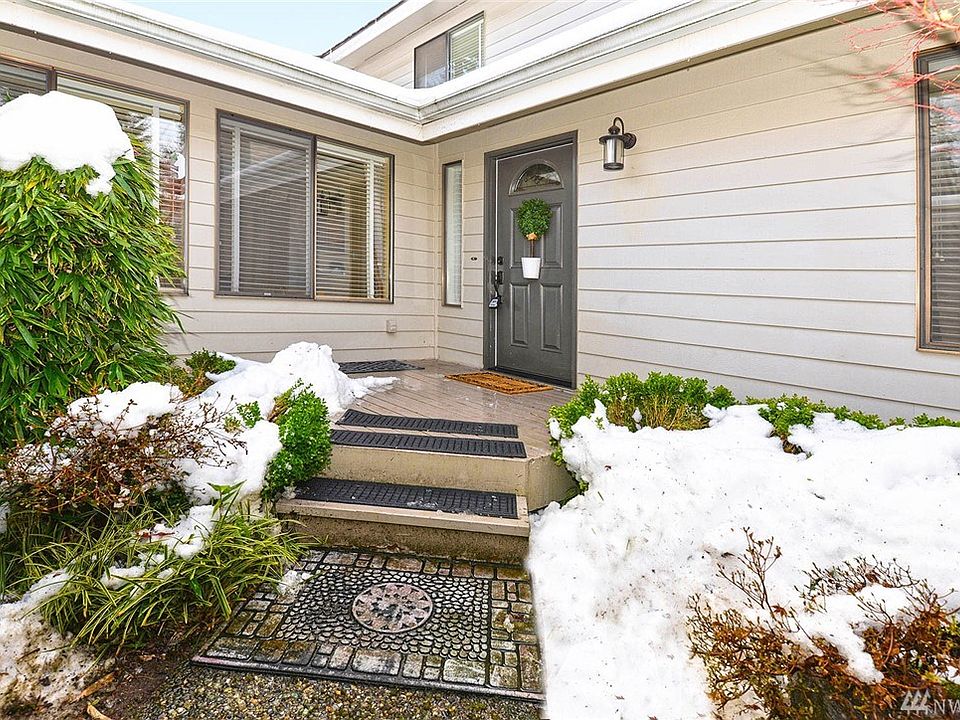 1st image of 15800 Village Green Dr #5-36
