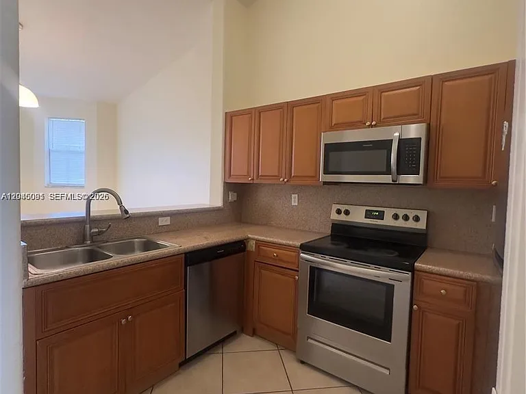1660 SE 29th St #109 — Photo 2