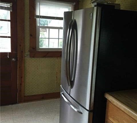 3rd image of 42 Holmes St