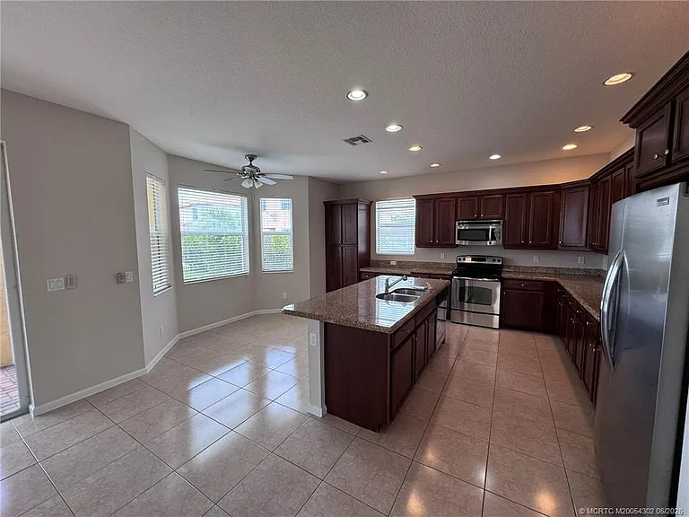 11239 SW Barton Way — Photo 7