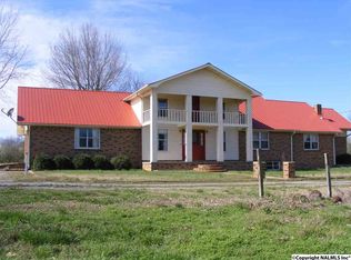 1009 Main St S, Section, AL 35771