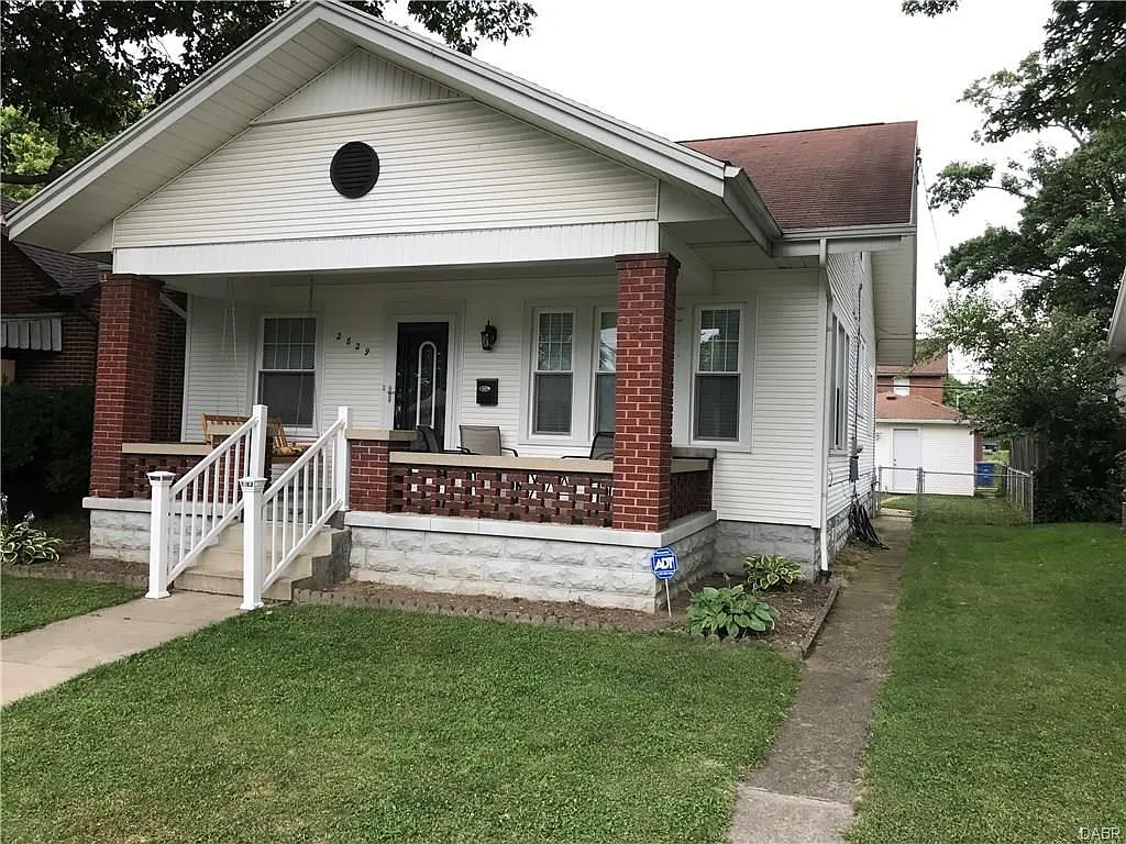 2829 Whittier Ave photo 1