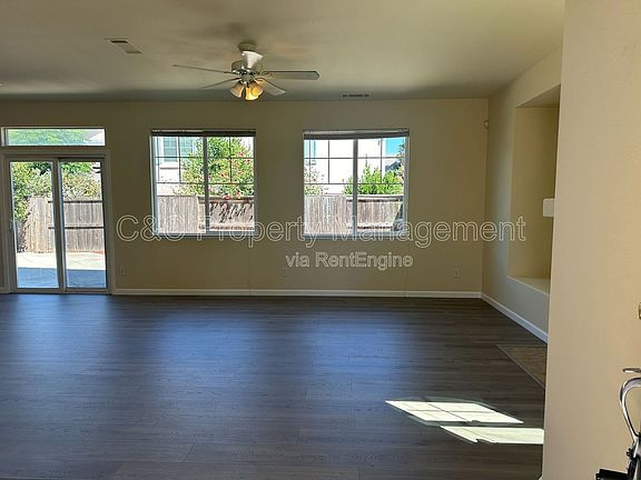 2nd image of 28 Foxglove Ct