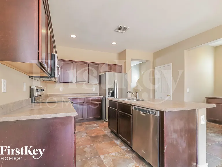 15427 W Canterbury Dr — Photo 7