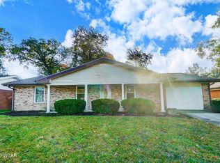 966 Crestwood Dr, Lima, OH