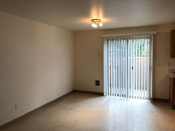 3rd image of 14100 NE 10th St APT C
