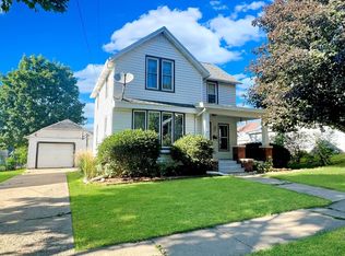 516 W Chestnut St, Freeport, IL 61032