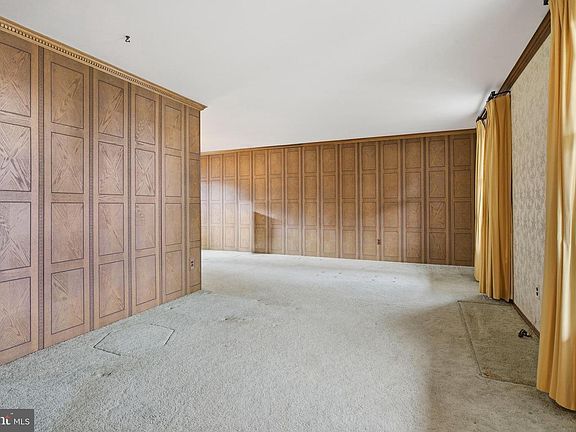 4th image of 734 Burdett Dr