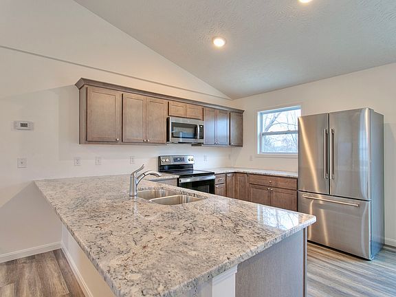 4th image of 120 Cheyenne Dr