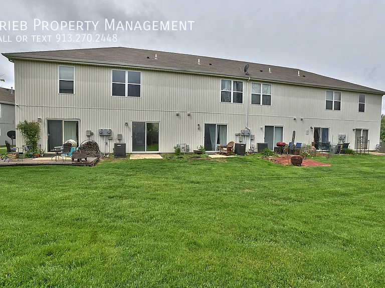 824 Woodson Ct — Photo 21