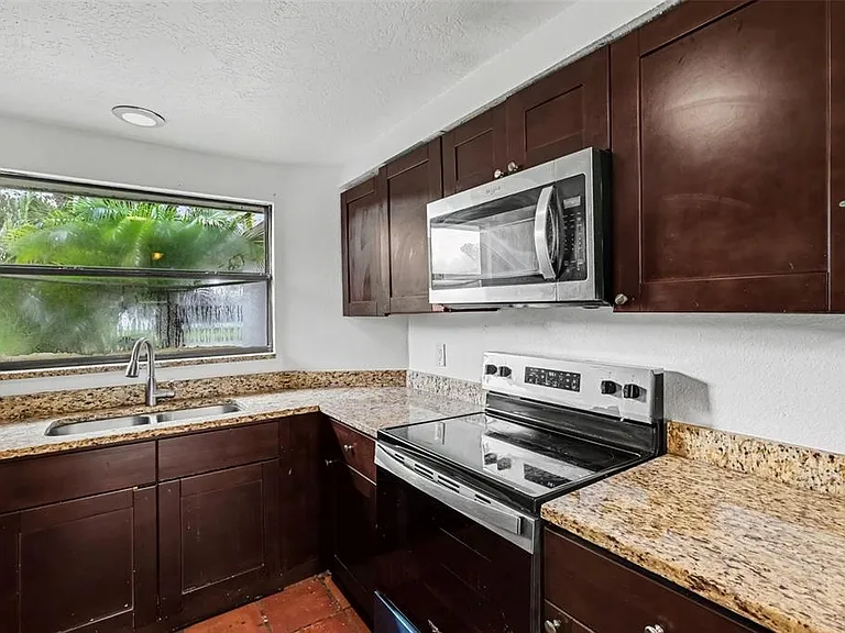 913 Lytle St SW — Photo 12