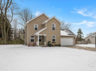 645 E State St, South Elgin, IL 60177