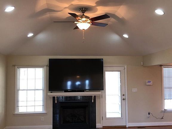 5th image of 210 Walnut Creek Ln
