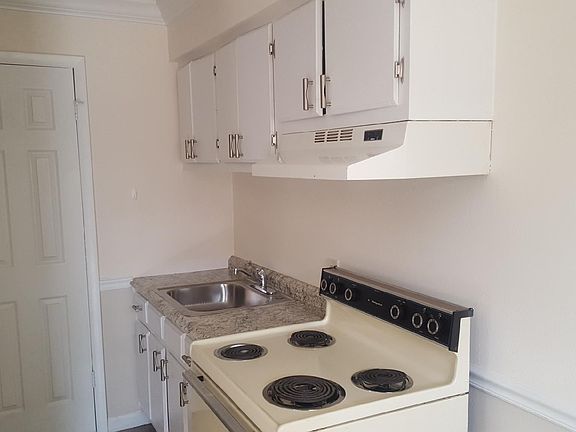 4th image of 2719 E Washington St APT 7
