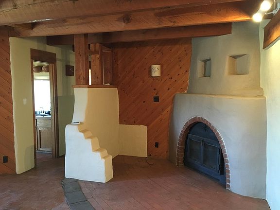 Wood burning stove/fireplace