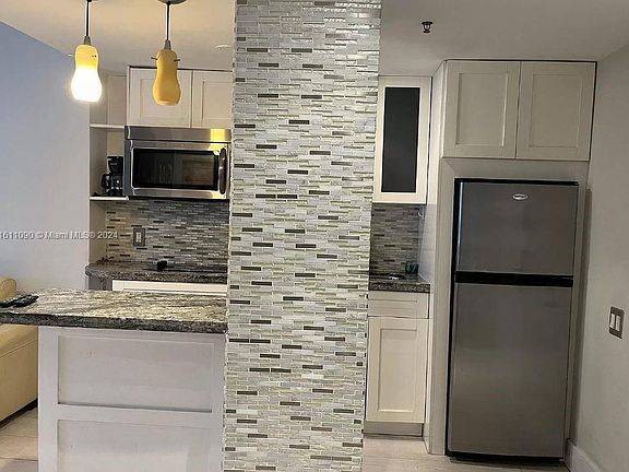 5th image of 100 Collins Ave #208