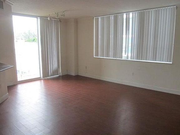 4th image of 2000 N Bayshore Dr APT 628
