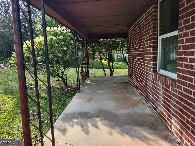 161 S Pine St — Photo 2